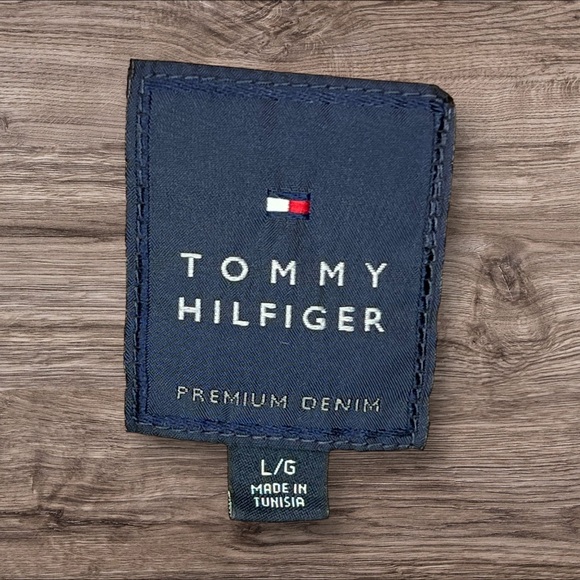 Vintage Tommy Hilfiger Men's Jean Jacket - Picture 4 of 4